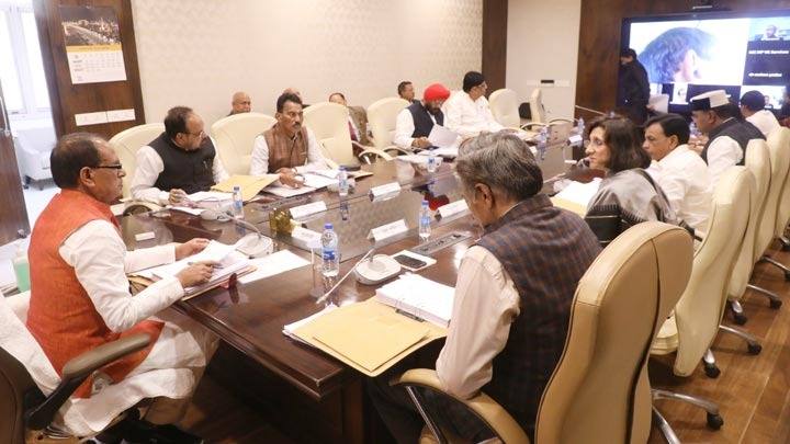 प्रदेश में अनुकंपा नियुक्ति के लिये पुत्रियों को भी समान अधिकार का निर्णय